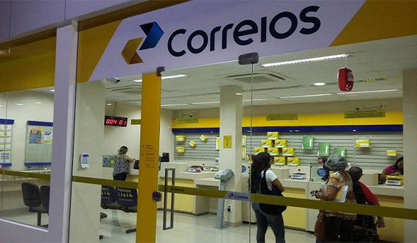 Trabalhadores dos Correios entram em greve por tempo indeterminado em todo o país