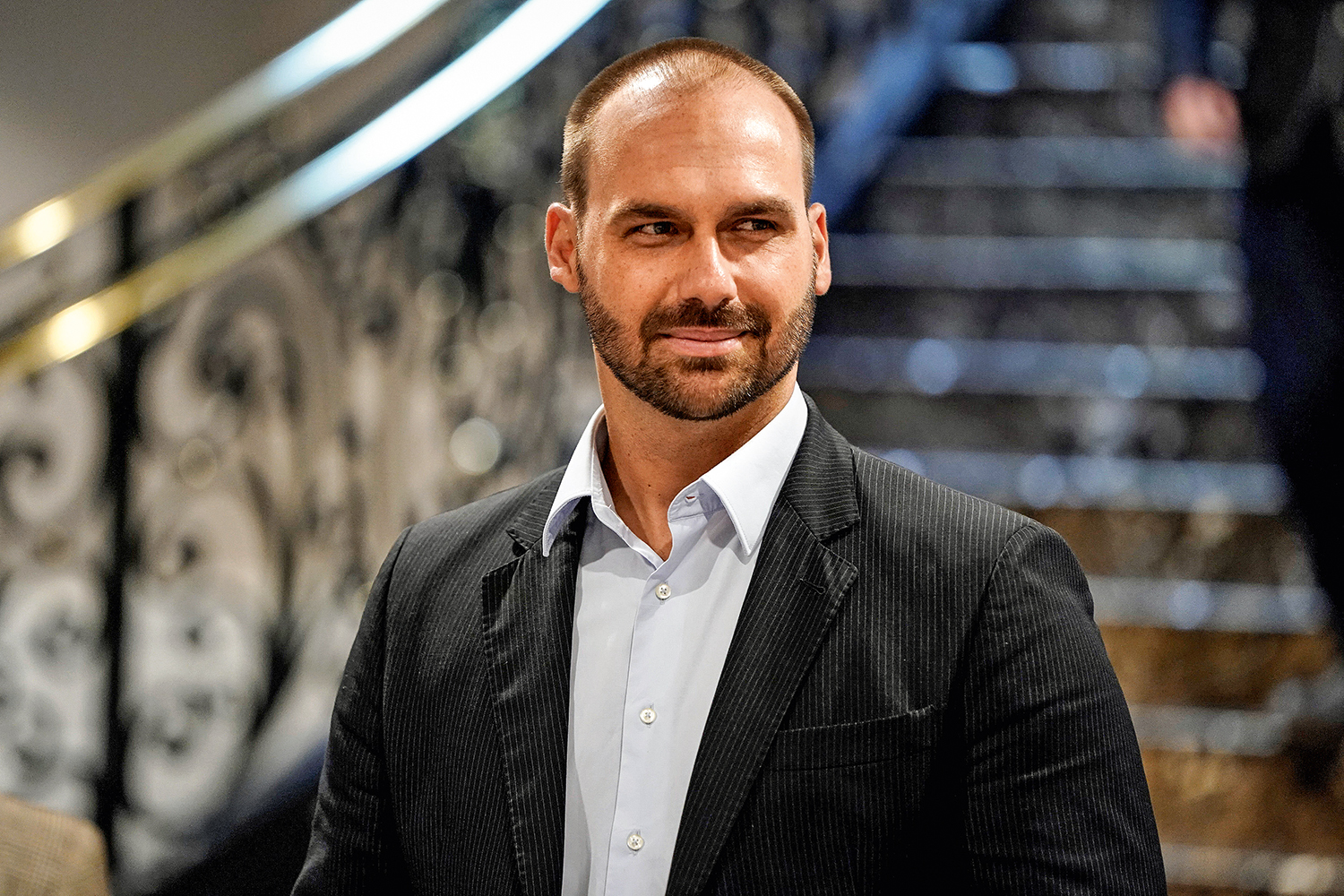 Eduardo Bolsonaro é demitido da Polícia Federal por abandono de cargo