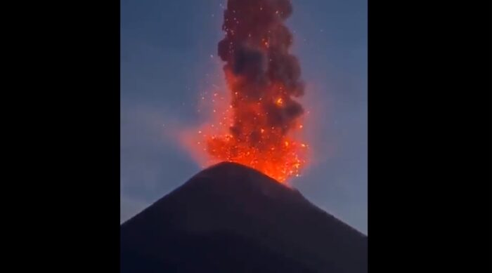 Vulcão Etna erupção