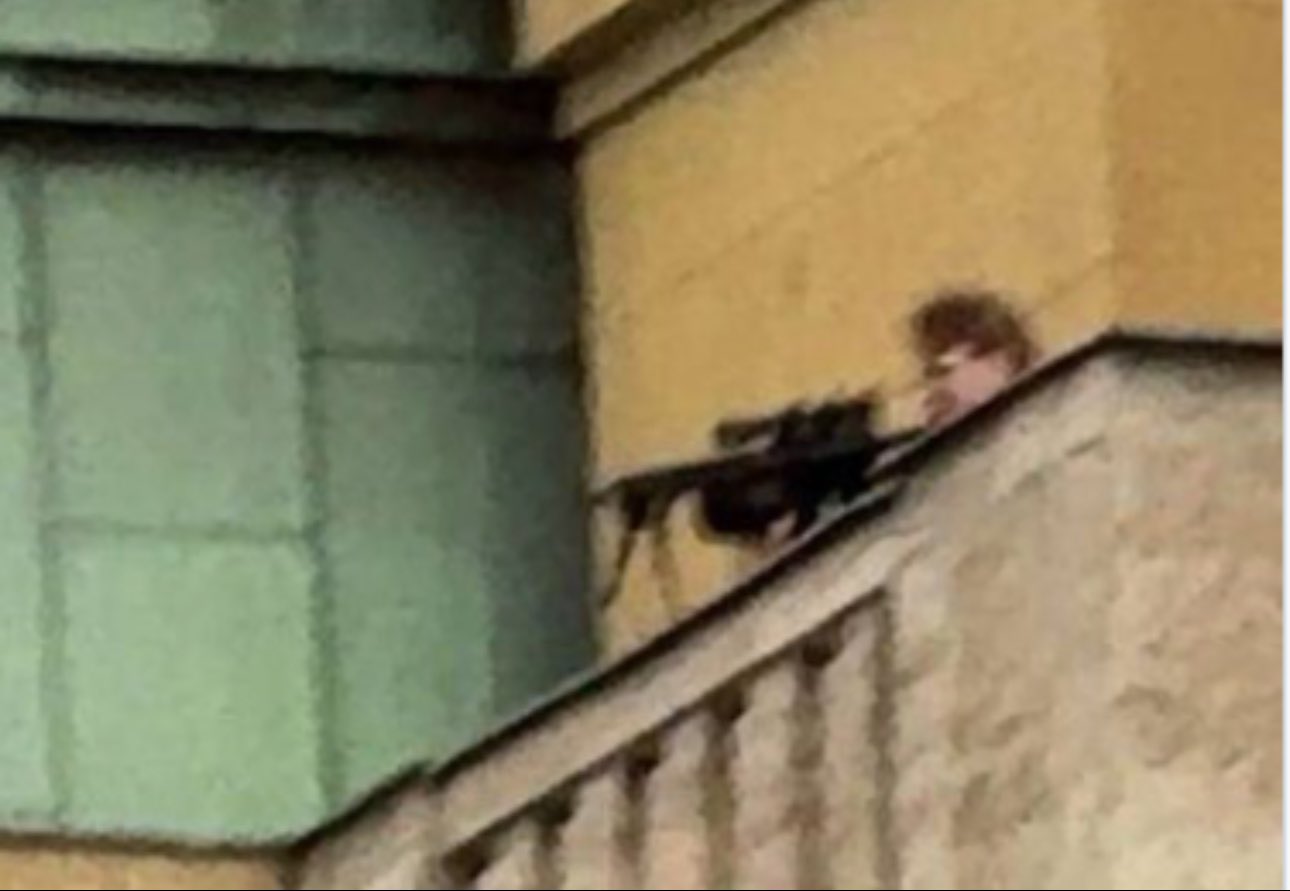 Ataque tiros Universidade Praga mortos