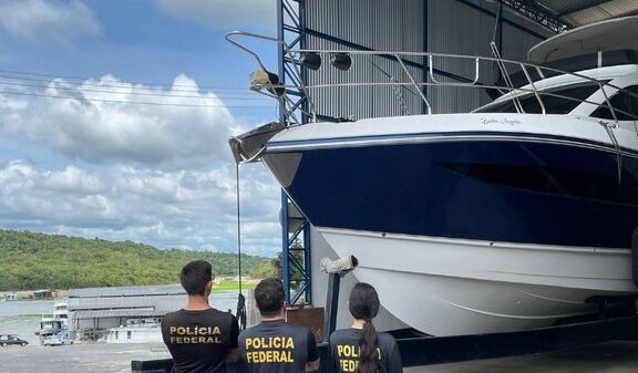 PF apreende iate de organização criminosa que atuava contra o Sistema Financeiro Nacional em Manaus
