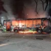 Carros ônibus incendiados Vila Belmiro Santos