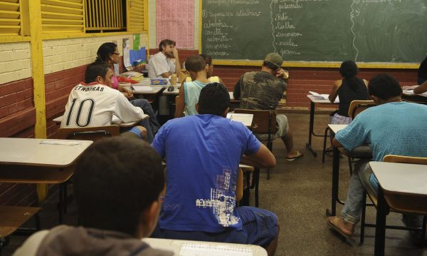 1 em cada 5 jovens brasileiros não concluiu o ensino médio