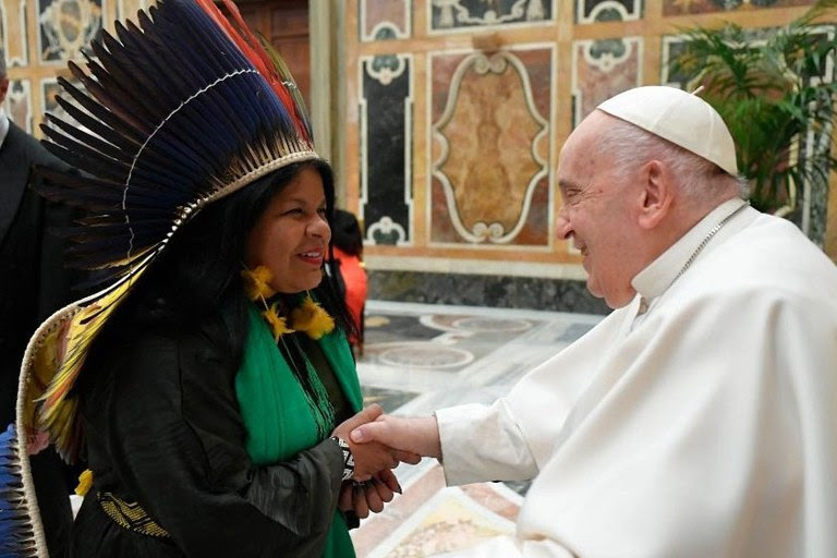 Ministra Sonia Guajajara e Papa