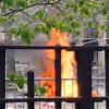 Homem ateia fogo em si mesmo em frente a tribunal onde acontece julgamento de Trump