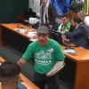 Homem com camisa do Hamas distribui panfletos em sessão na Câmara; assista
