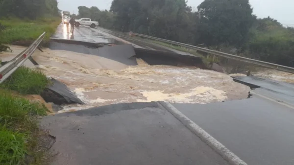 Chuvas no Rio Grande do Sul deixam 2 mortes e mais de 200 pessoas saem de suas casas