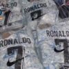 Polícia confisca 11 toneladas de camisetas de futebol falsificadas