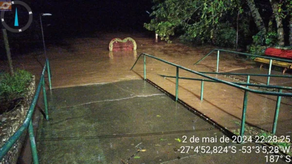 Rio Uruguai transborda em SC com acumulado de 202 mm de chuva em 24h
