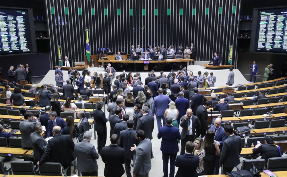 Em derrota para Lula, Congresso mantém veto de Bolsonaro a lei que criminaliza “fake news”