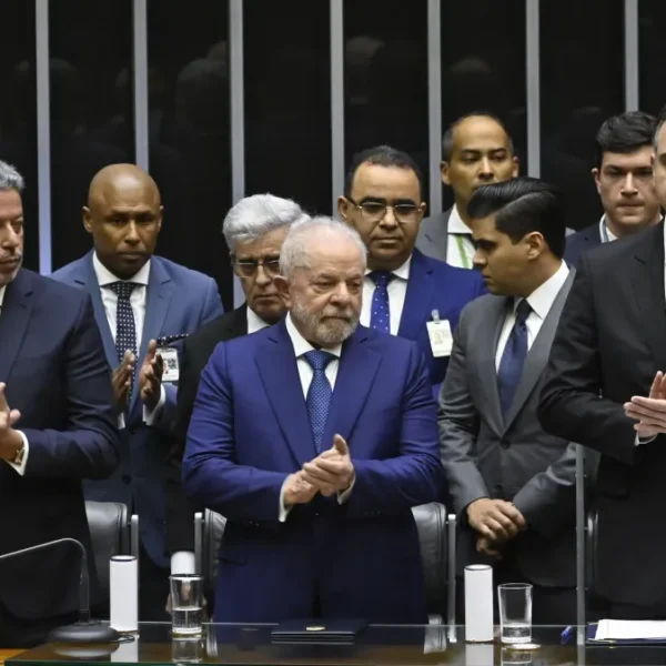 Lula libera R$ 13,7 bilhões em emendas parlamentares só em abril