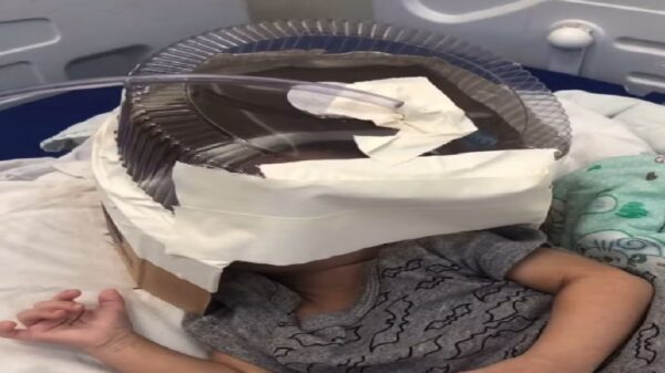 Hospital do Rio Grande do Norte usa embalagem de bolo como máscara de oxigênio em bebê de 3 meses que esperava UTI