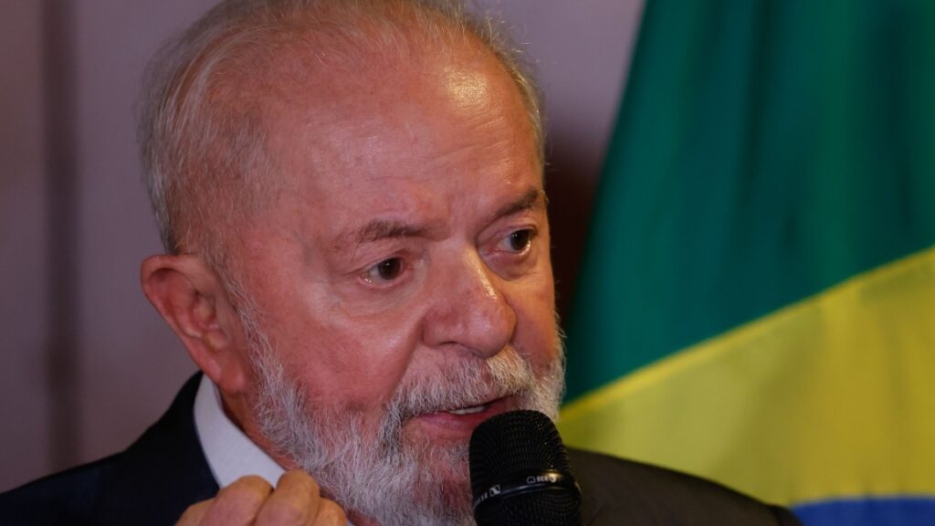 Lula critica autonomia do Banco Central: 'Autonomia de quem? Pra servir quem? Atender quem?'