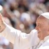 Não há problema em fazer piadas sobre Deus, afirma Papa Francisco