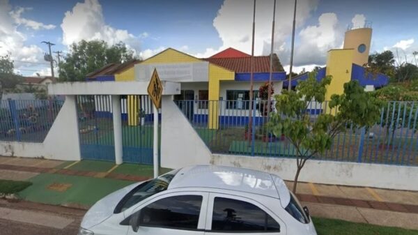 Criança de 3 anos morre após se engasgar com bolo em creche