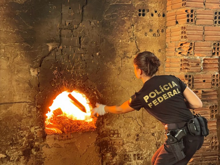 Polícia Federal incinera 108kg de drogas no Amazonas