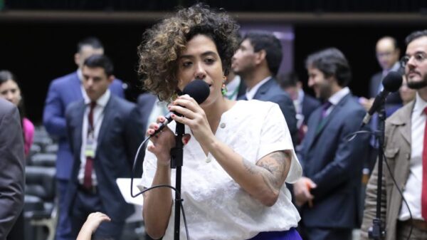 Psolista Talíria Petrone vira piada nas redes sociais ao falar em eleger Kamala Harris: 'Moça? Eu moro em Nova Iguaçu'