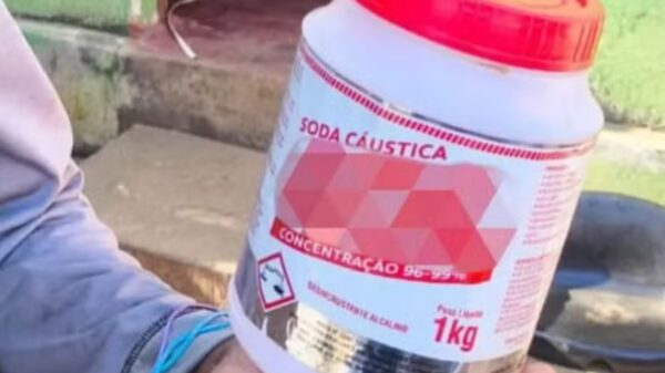 Mulher é presa em Goiás após dopar marido e jogar soda cáustica em seu pênis: 'Não queria que ele tivesse relações com outras'