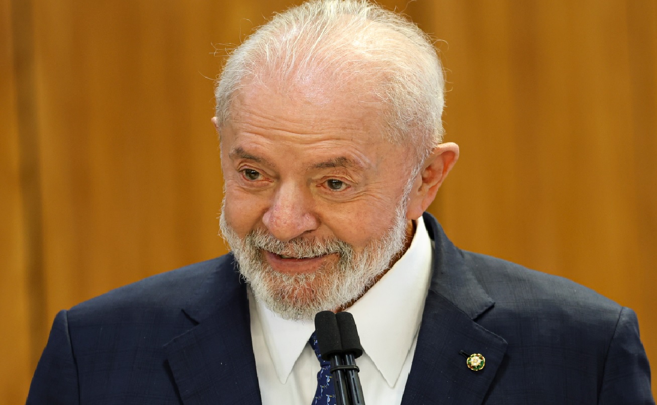 Lula: 'A gente não pode ter dúvida de condenar qualquer manifestação antidemocrática em qualquer lugar do mundo'