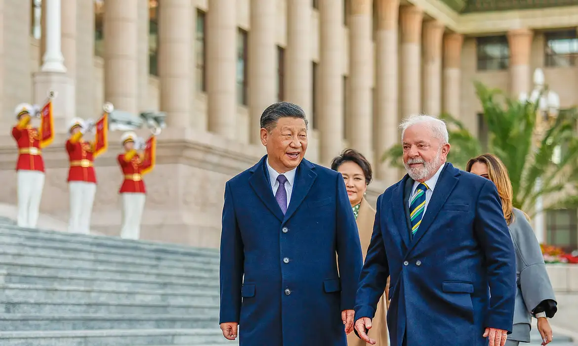 Lula defende parceria maior com a China e diz que receberá Xi Jinping com "grande festa"
