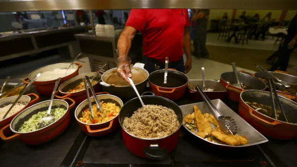 Self-service: restaurantes de São Paulo têm preço médio de R$ 82,22 o quilo