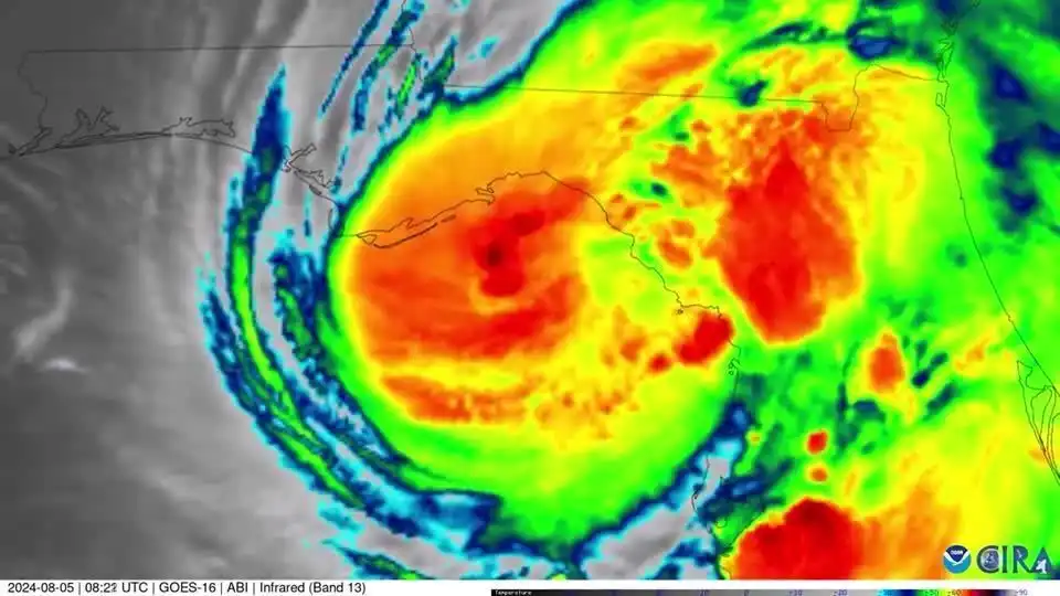 Furacão Debby deixa mortos na Flórida e segue rumo à Geórgia