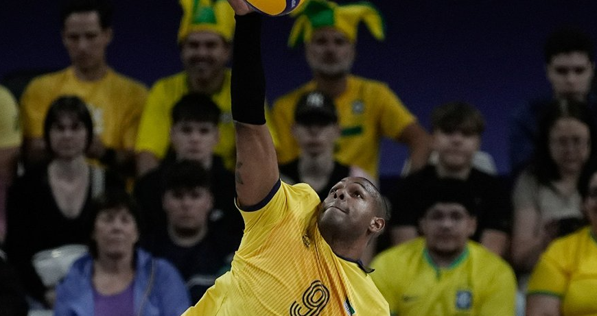 Vôlei masculino: Brasil vence Egito e se garante nas quartas em Paris