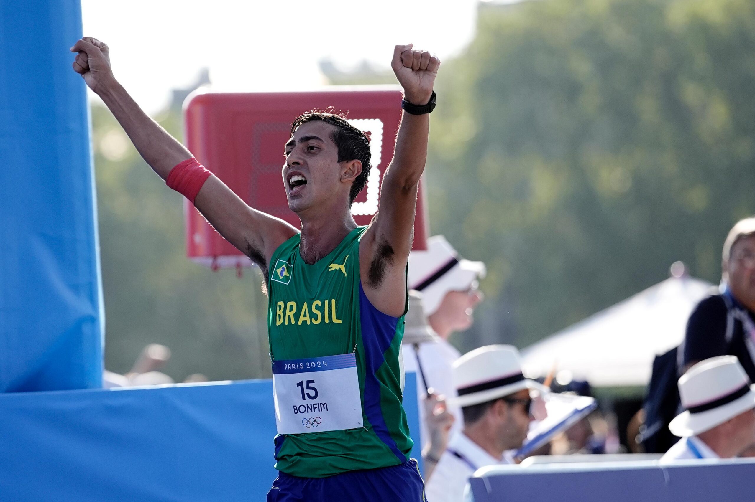 Caio Bonfim fatura prata inédita para o Brasil na marcha atlética