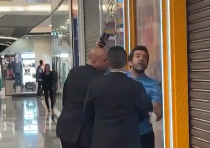 Rachadones cospe em homem durante bate-boca em shopping de Brasília; assista