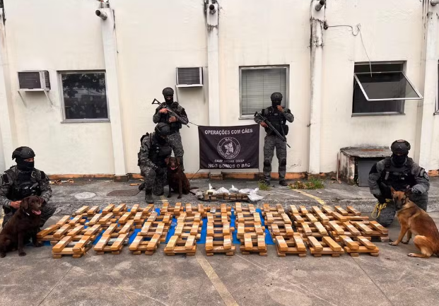 Maconha em escola na Maré