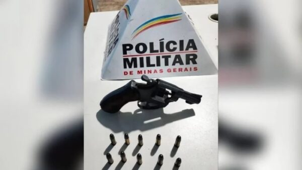 MG: Criança de 7 anos leva arma para a escola e pai é preso em flagrante