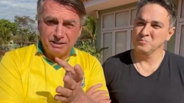 Bolsonaro critica alianças do PL com PT, PCdoB e Psol: 'Essas coligações têm que deixar de existir'; assista