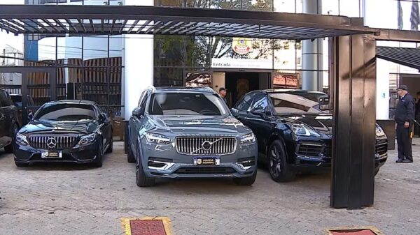 PF apreende 30 carros de luxo, joias e relógios com suspeitos de fraude bilionária com fintechs