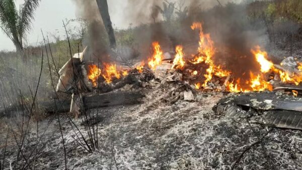 Avião de pequeno porte cai em zona rural e deixa 5 mortos no Mato Grosso