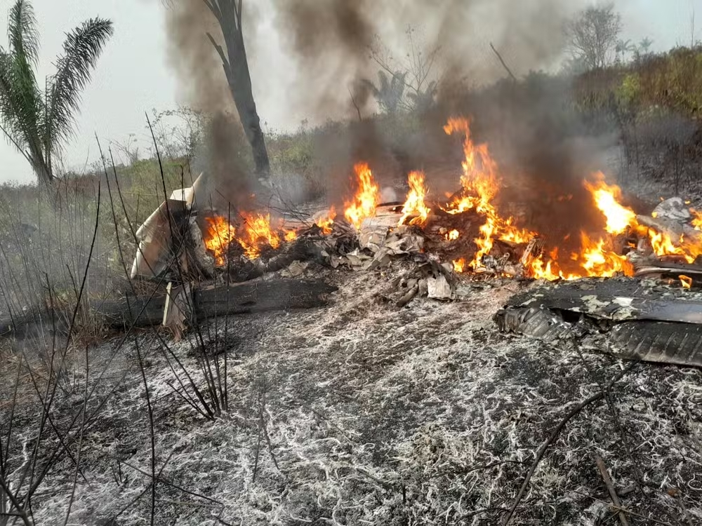 Avião de pequeno porte cai em zona rural e deixa 5 mortos no Mato Grosso