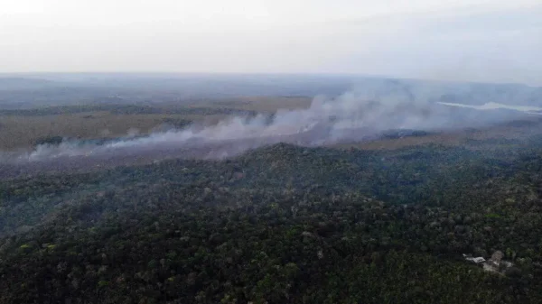 Fumaça de queimadas na Amazônia atinge cidades de 10 Estados