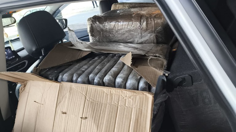 Polícia Federal prende homem em flagrante transportando 640 kg de cocaína em táxi em São Paulo