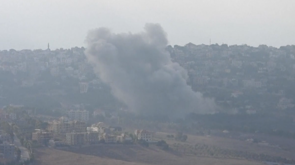 Ataques aéreos israelenses no Líbano deixam pelo menos 100 mortos e 400 feridos; mais de 300 alvos do grupo foram atacados nesta segunda