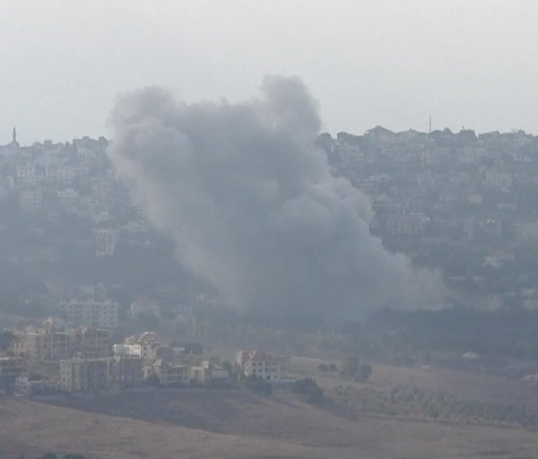 Ataques aéreos israelenses no Líbano deixam pelo menos 100 mortos e 400 feridos; mais de 300 alvos do grupo foram atacados nesta segunda