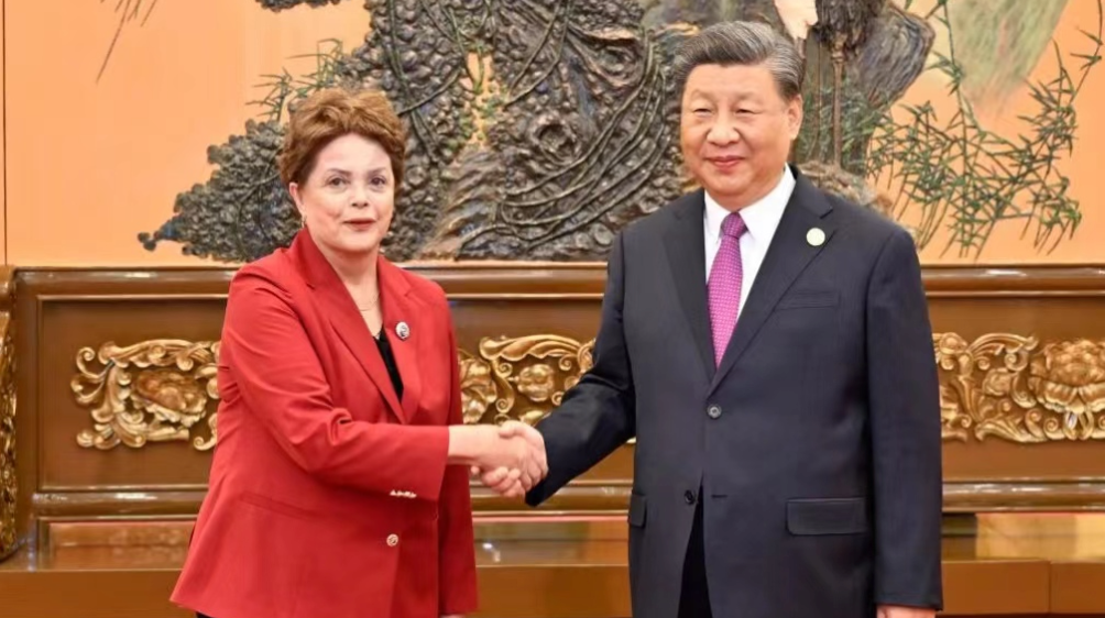 Ditador Xi Jinping condecora Dilma com a mais alta honraria da China