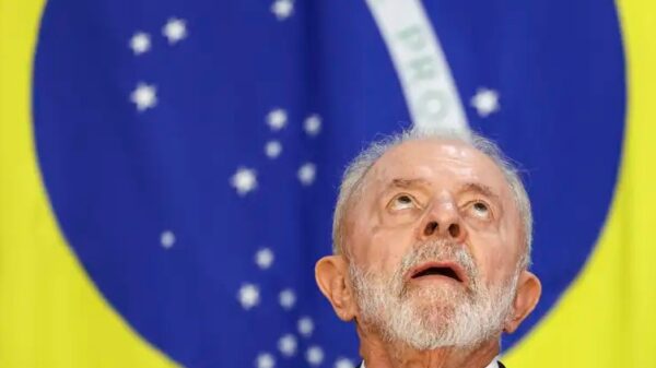 Lula olhando para cima