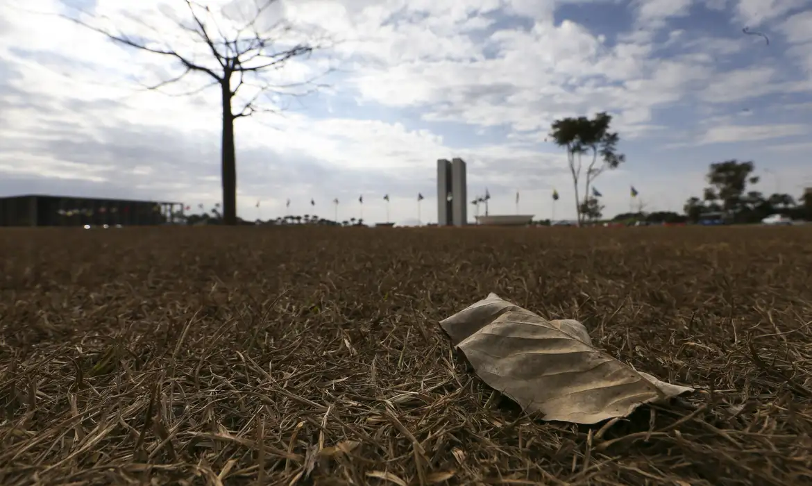 Inmet divulga alerta de baixa umidade em três Estados do Centro-Oeste