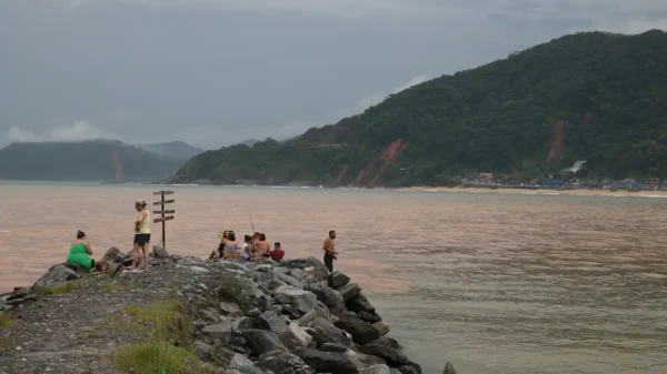 Litoral de São Paulo tem 39 praias impróprias para banho de mar em 9 cidades