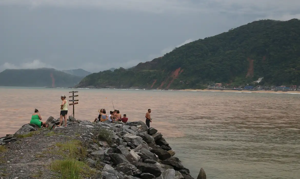 Litoral de São Paulo tem 39 praias impróprias para banho de mar em 9 cidades