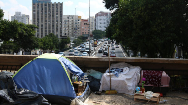 Censo: Brasil tem 57 mil pessoas morando em barracas, e 1,9 mil, em veículos