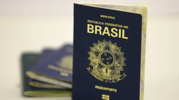 Polícia Federal investiga atuação de sites que cobram taxa para intermediar obtenção de passaporte