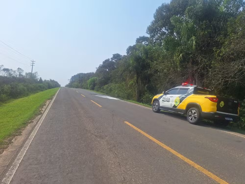 Mulher é atropelada após descer de carro em chamas em rodovia do Paraná