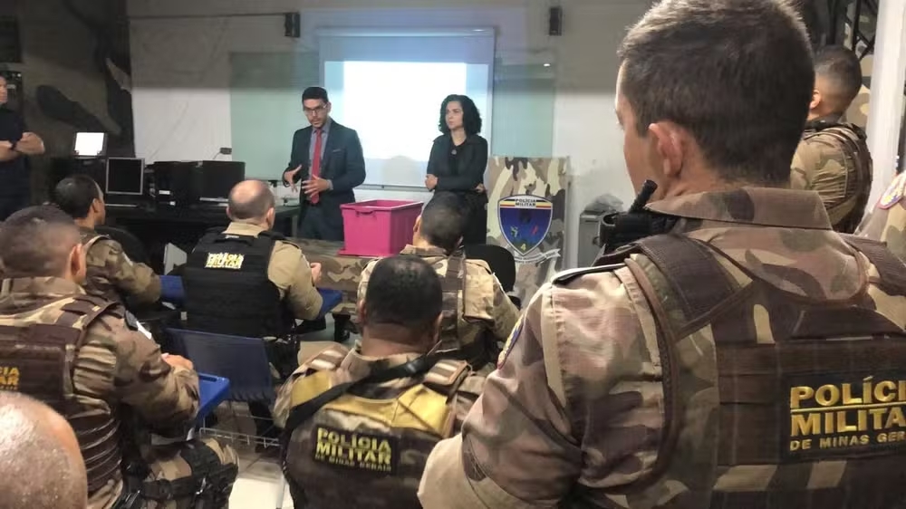 MP faz operação contra cúpula, servidores e familiares do Comando Vermelho