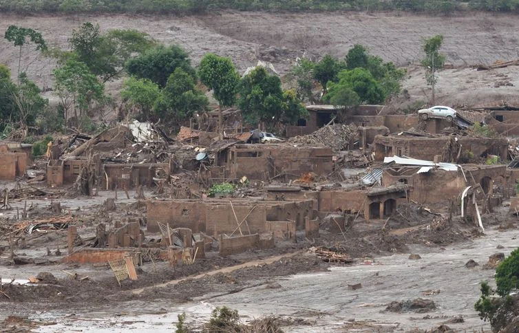 Barragem de Mariana (MG): mineradoras e governos firmam novo acordo de R$ 170 bilhões para reparar danos