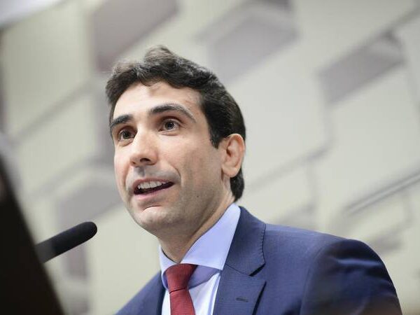 Por unanimidade, comissão do Senado aprova Gabriel Galípolo para presidir o Banco Central; plenário da Casa deve votar ainda hoje